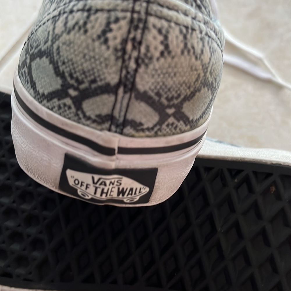 Vans - Picture 6 of 8